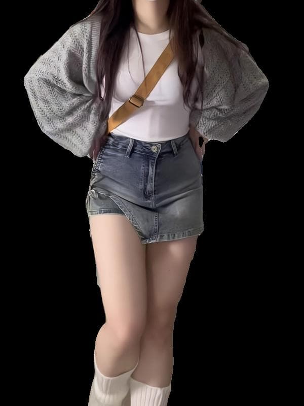 カジュアルスタイル　 サイドスリット入りデニムミニスカート