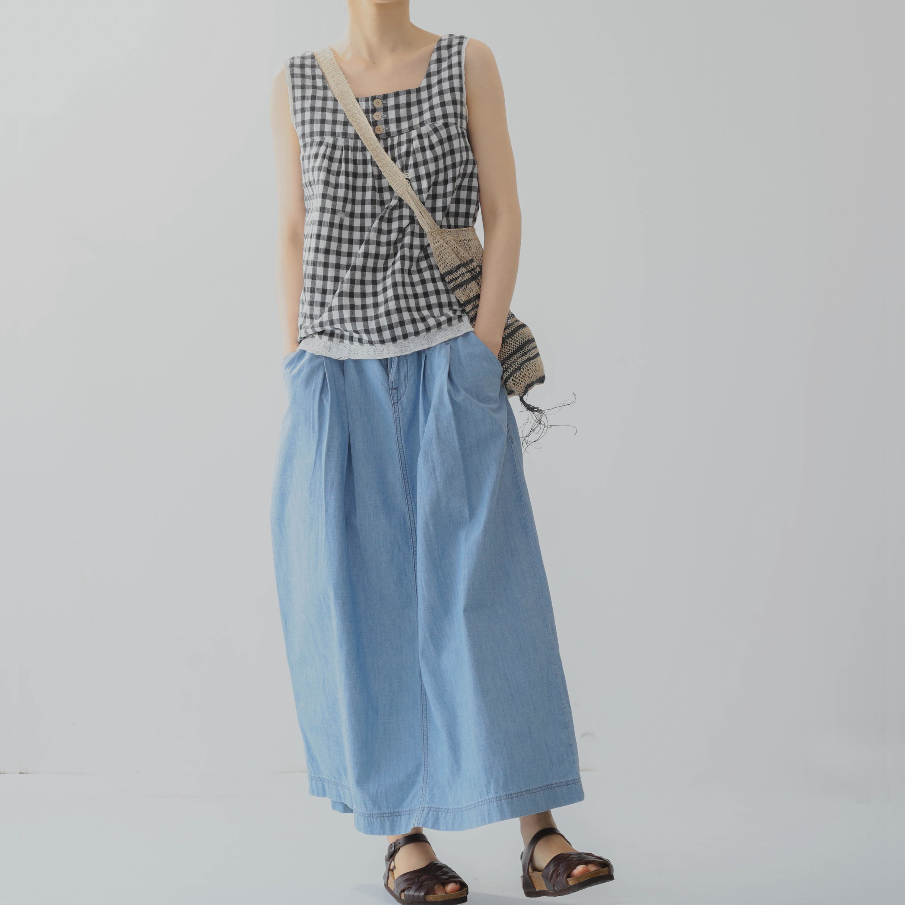優しい風合いのロング丈デニムスカート