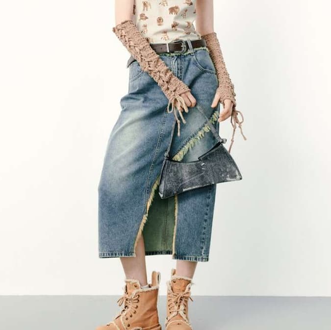 カジュアルスタイル　フリンジ切替デニムスリットスカート