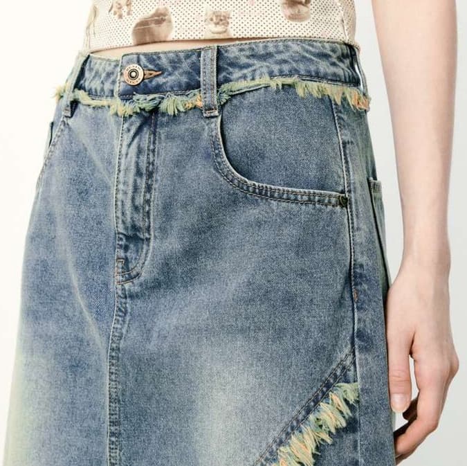 カジュアルスタイル　フリンジ切替デニムスリットスカート