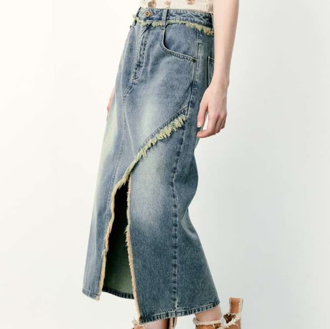 カジュアルスタイル　フリンジ切替デニムスリットスカート