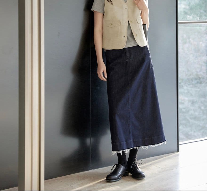 裾ほつれ加工マキシ丈デニムスカート
