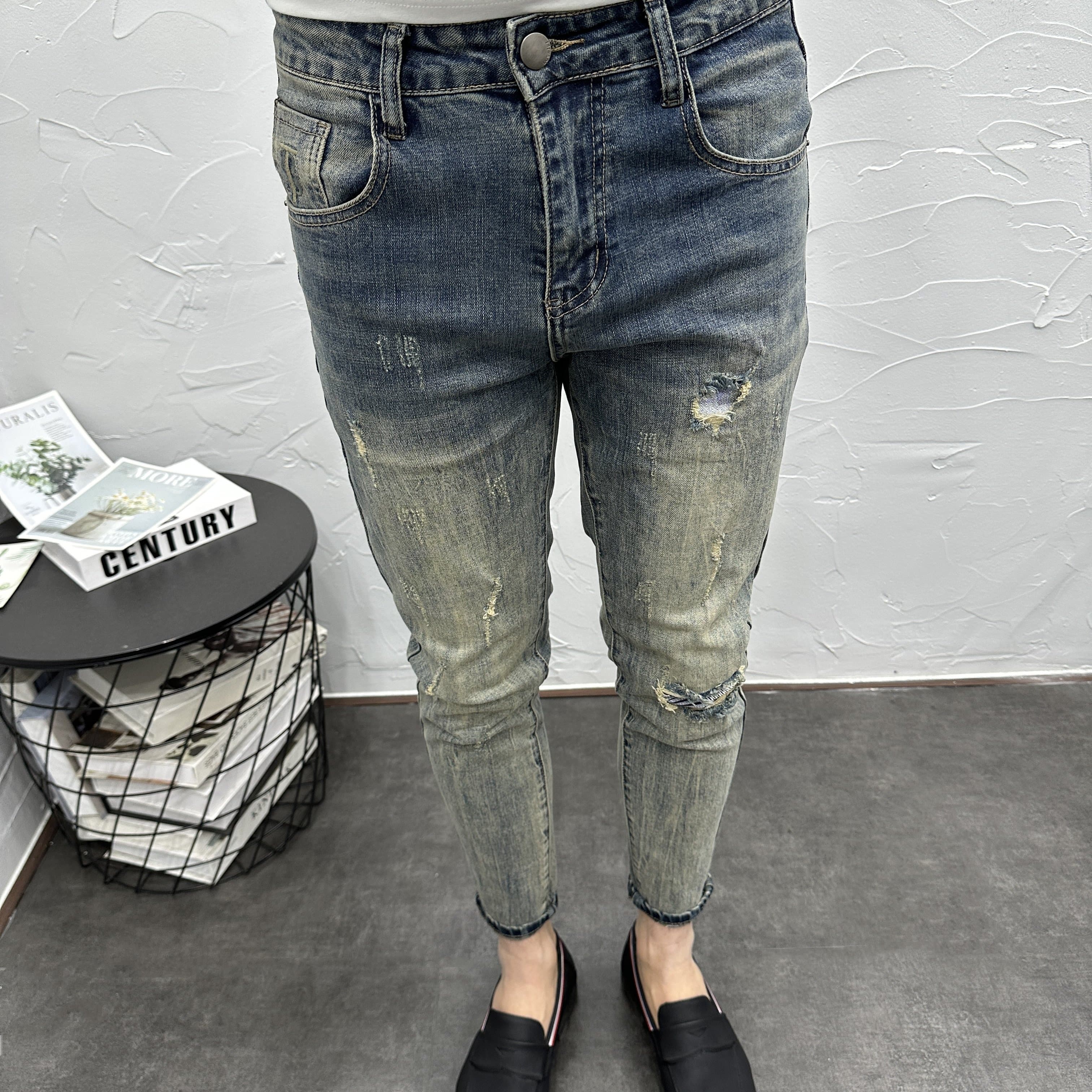 カジュアルスタイル ヴィンテージ風ダメージ加工スリムジーンズ