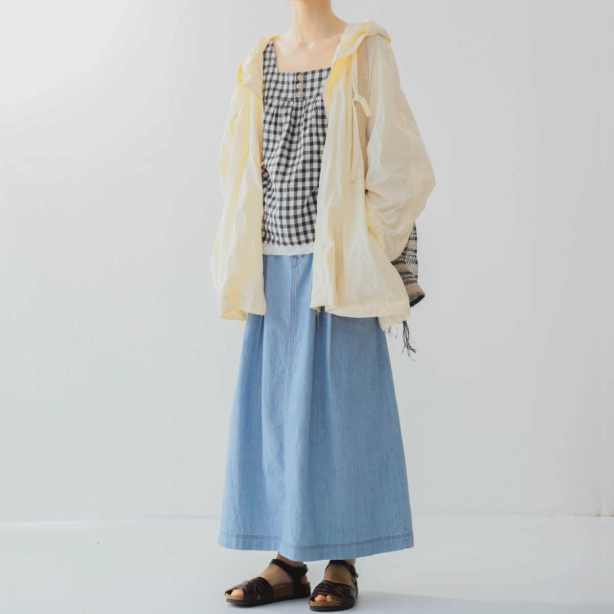 優しい風合いのロング丈デニムスカート
