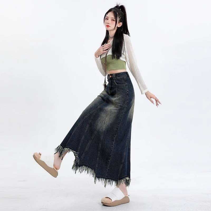 カジュアルスタイル　 フリンジ裾デニムロングスカート