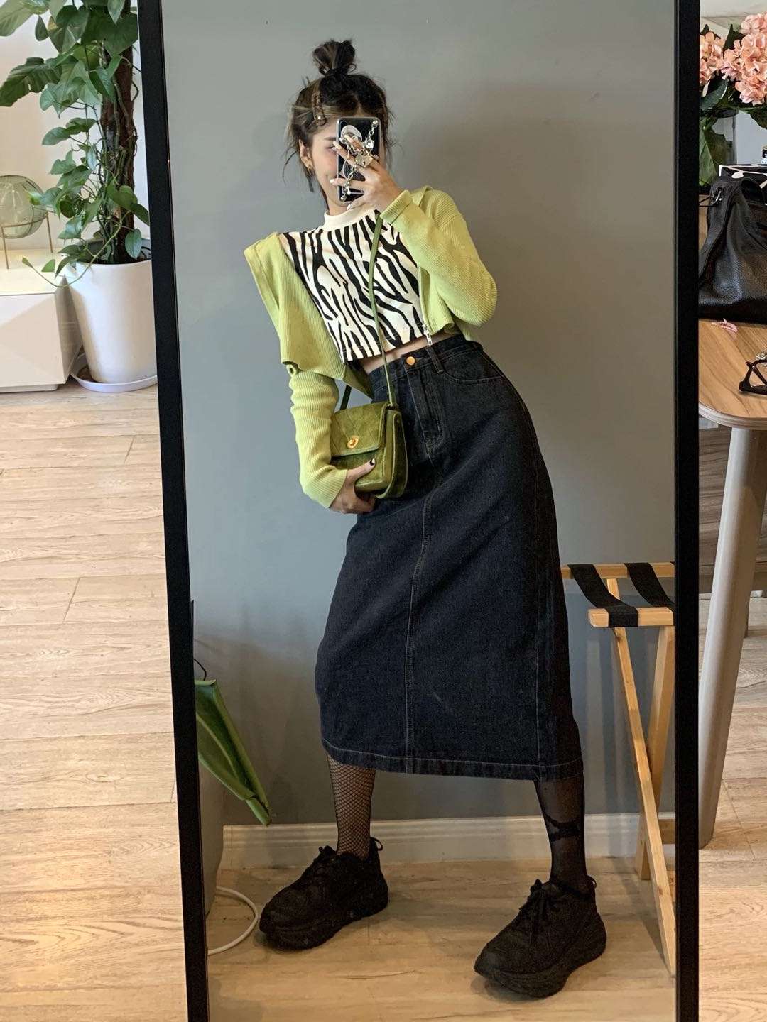 カジュアルスタイル　 デニムマキシスカート ストレートタイトシルエット