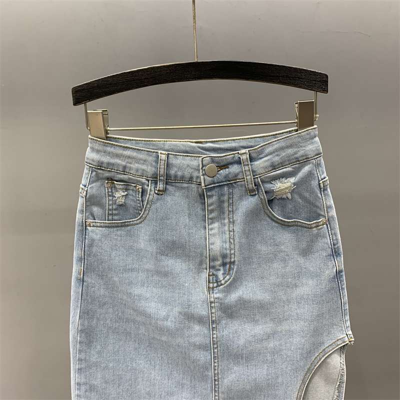 カジュアルスタイル　 サイドスリット入りデニムロングスカート