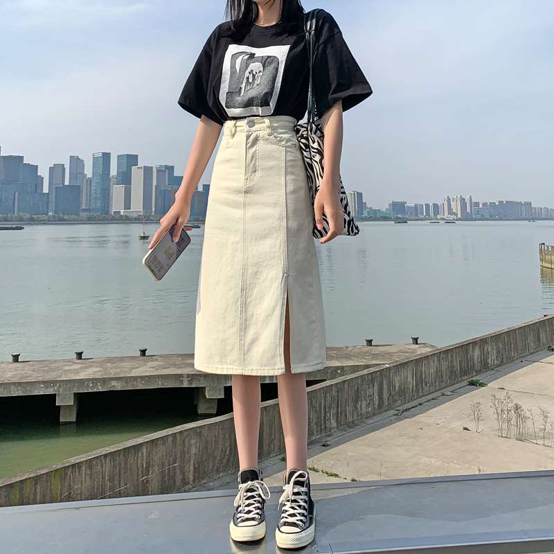 カジュアルスタイル　 スリット入りデニムロングスカート