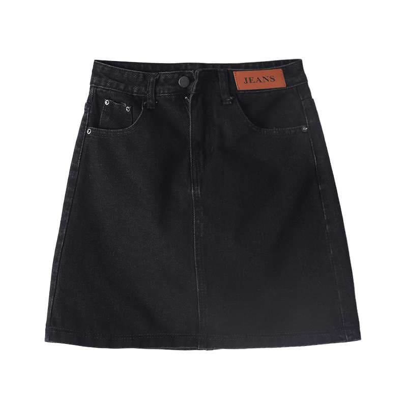 カジュアルスタイル　 デニム素材のコンパクトミニスカート