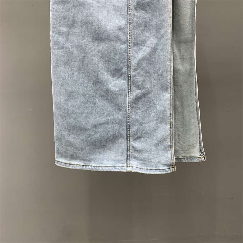 カジュアルスタイル　 サイドスリット入りデニムロングスカート