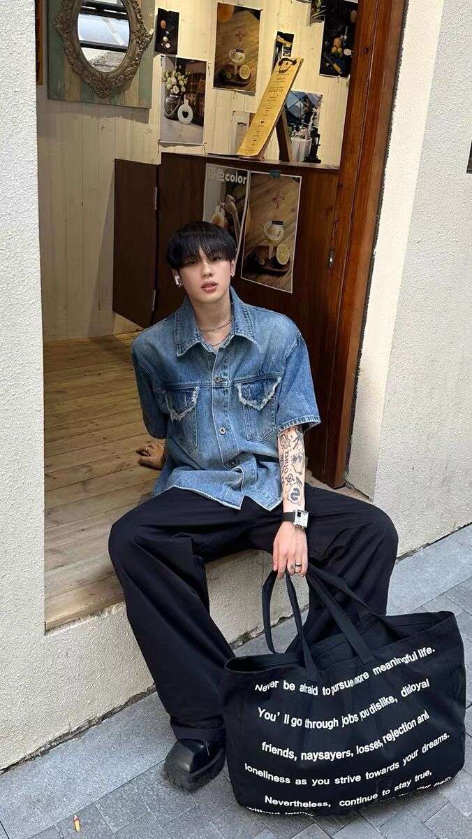 ストリートスタイル オーバーサイズデニムシャツ