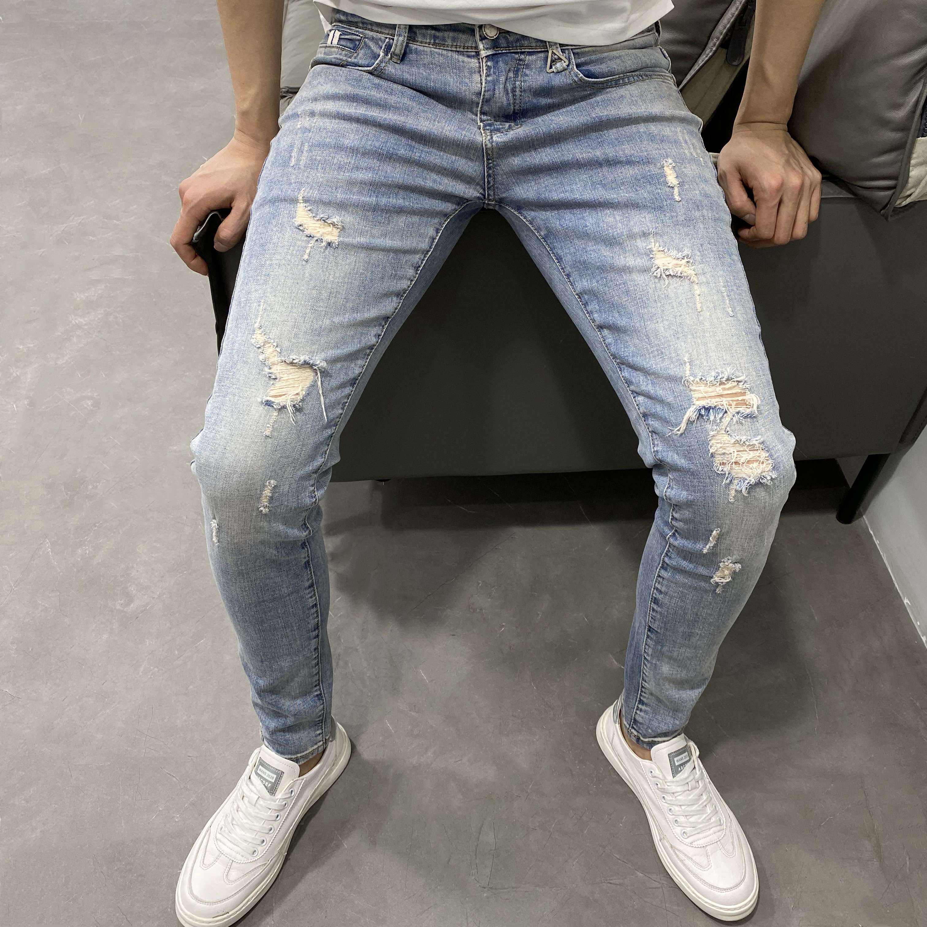 カジュアルスタイル ヴィンテージ風ダメージ加工スキニージーンズ