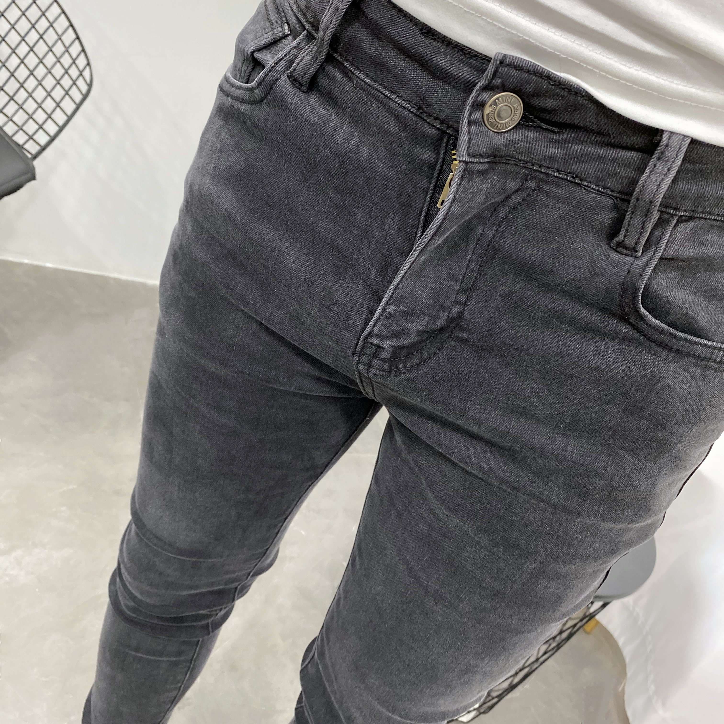 ストリートスタイル スリムフィット チャコールグレー ストレッチデニム