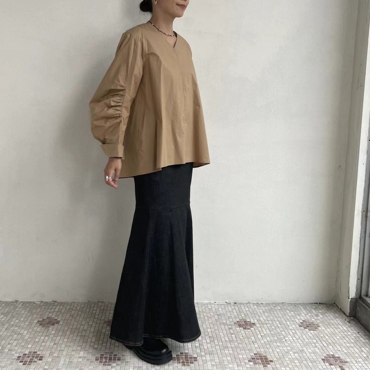 後ろから広がるマーメイド裾切替デニムスカート