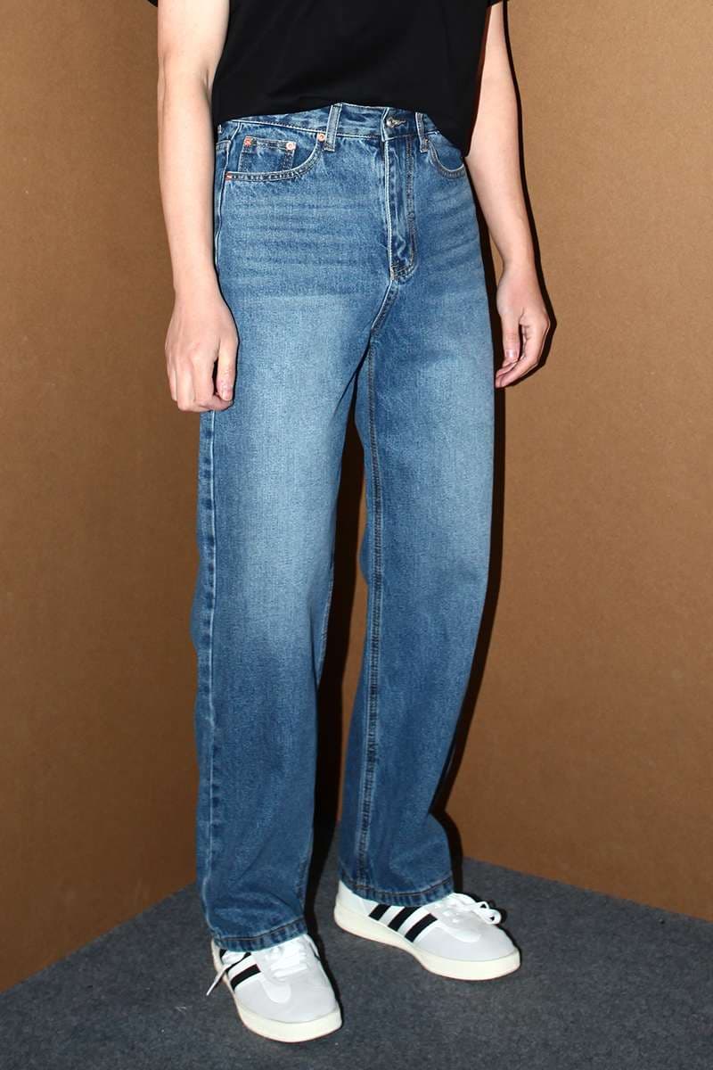 カジュアルスタイル リラックスワイドストレートデニム