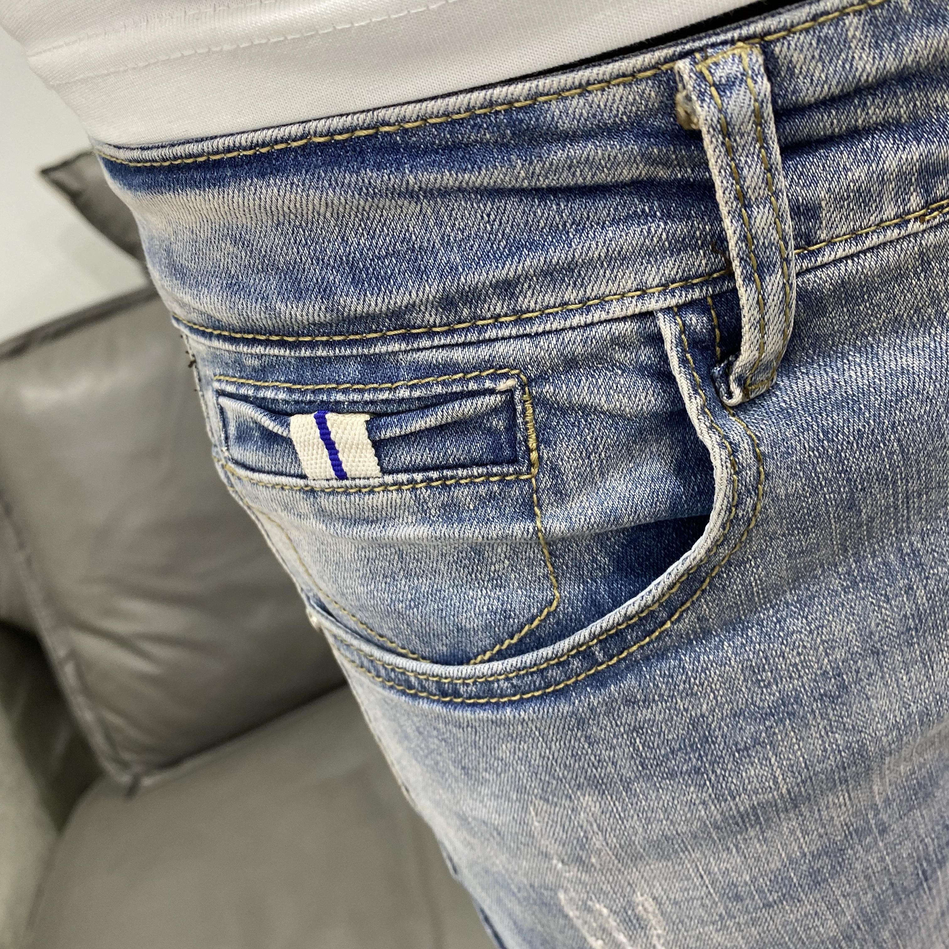 カジュアルスタイル ヴィンテージ風ダメージ加工スキニージーンズ