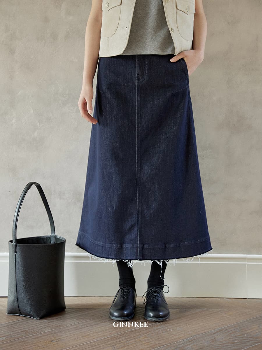 裾ほつれ加工マキシ丈デニムスカート