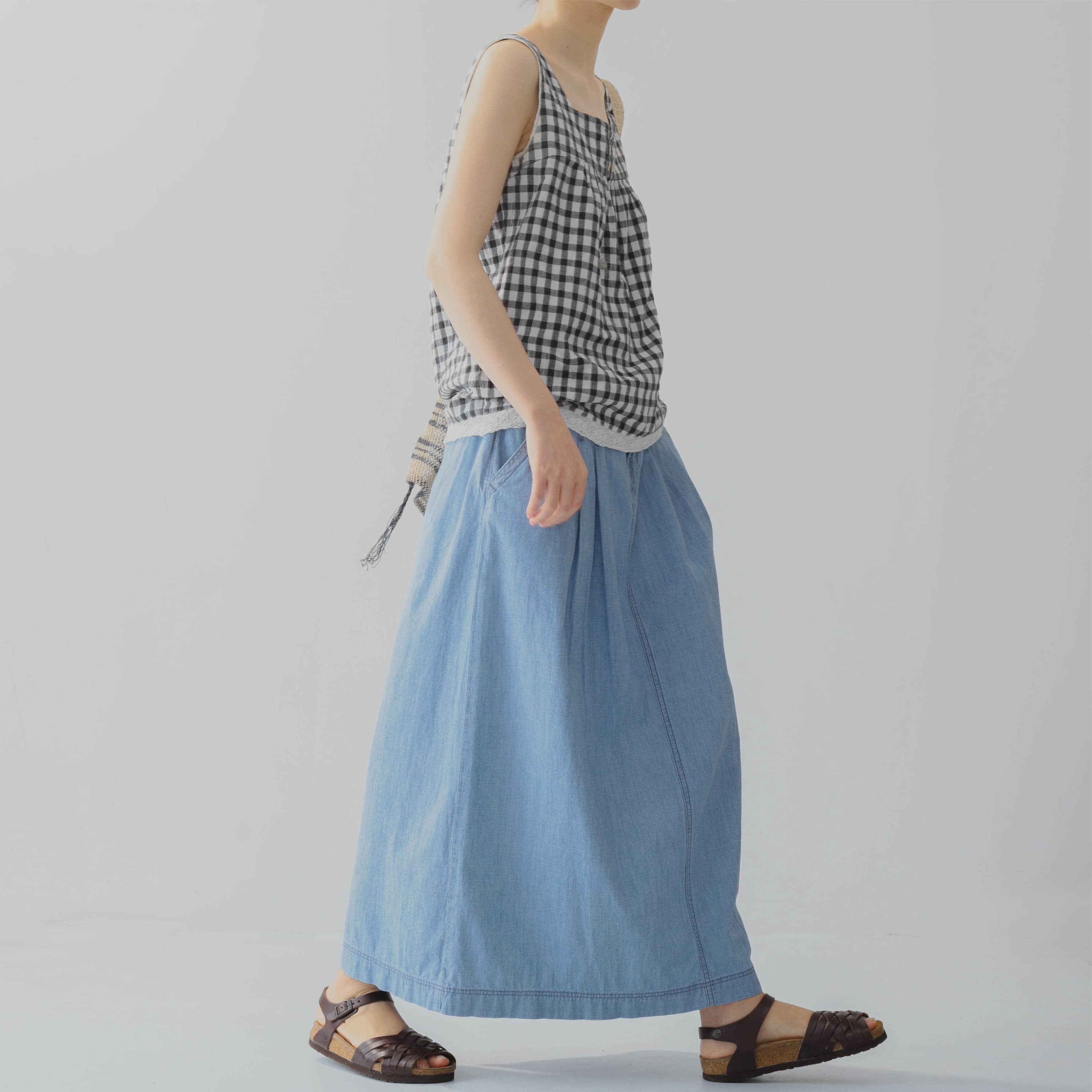優しい風合いのロング丈デニムスカート