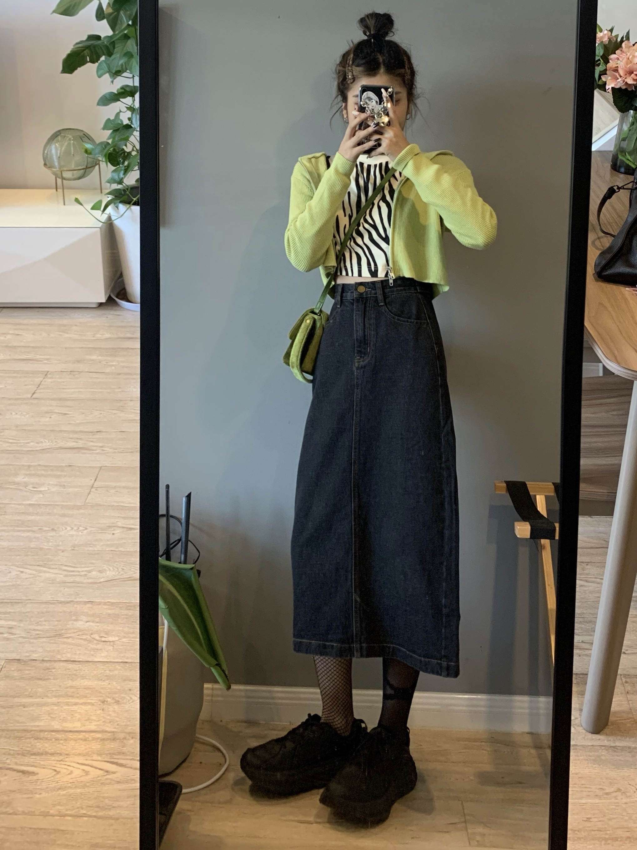 カジュアルスタイル　 デニムマキシスカート ストレートタイトシルエット