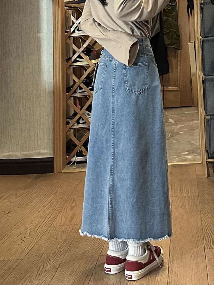 カジュアルスタイル　 スリット入りデニムマキシスカート