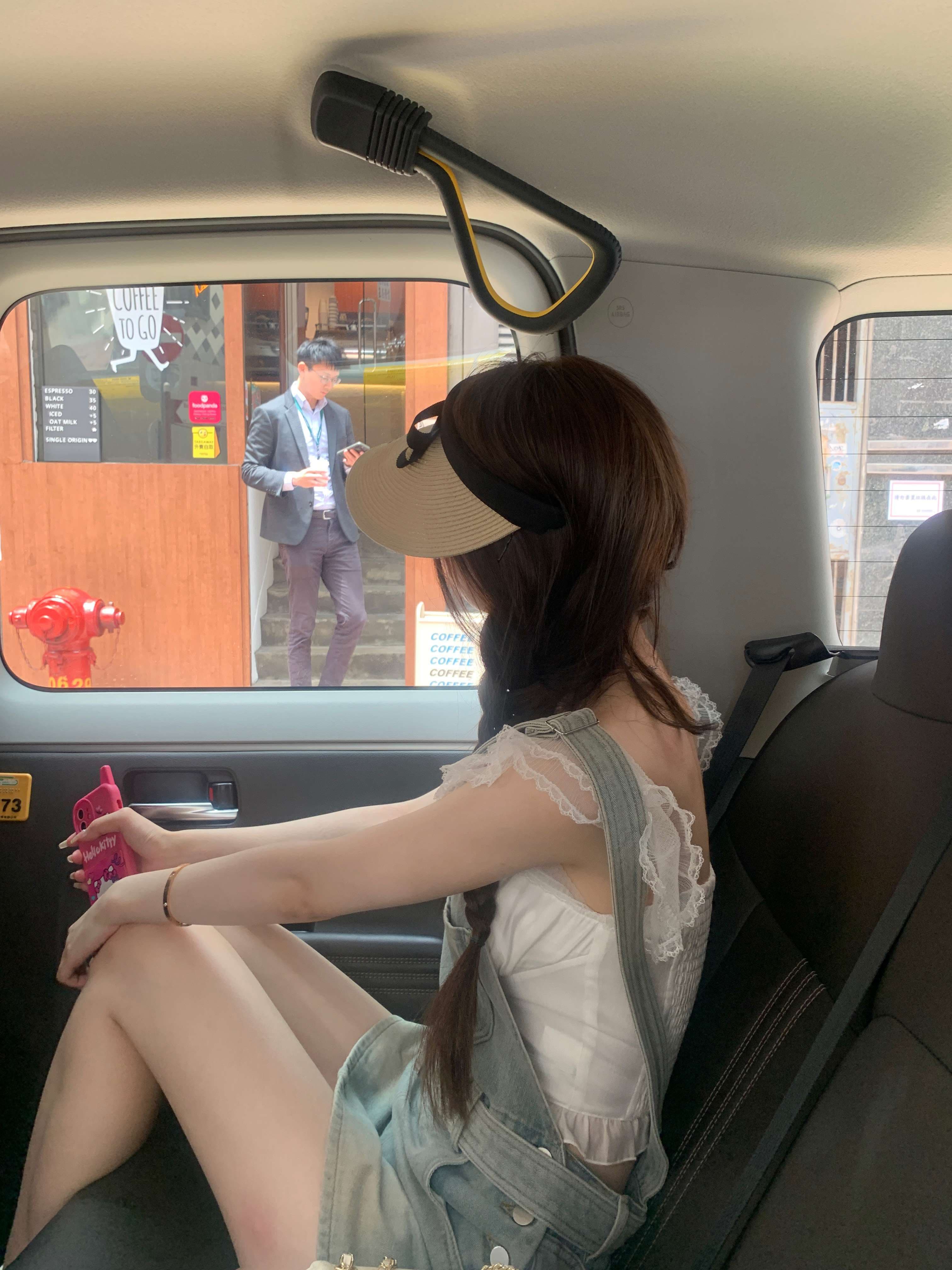 カジュアルスタイル　 夏の街歩きサロペットスカート