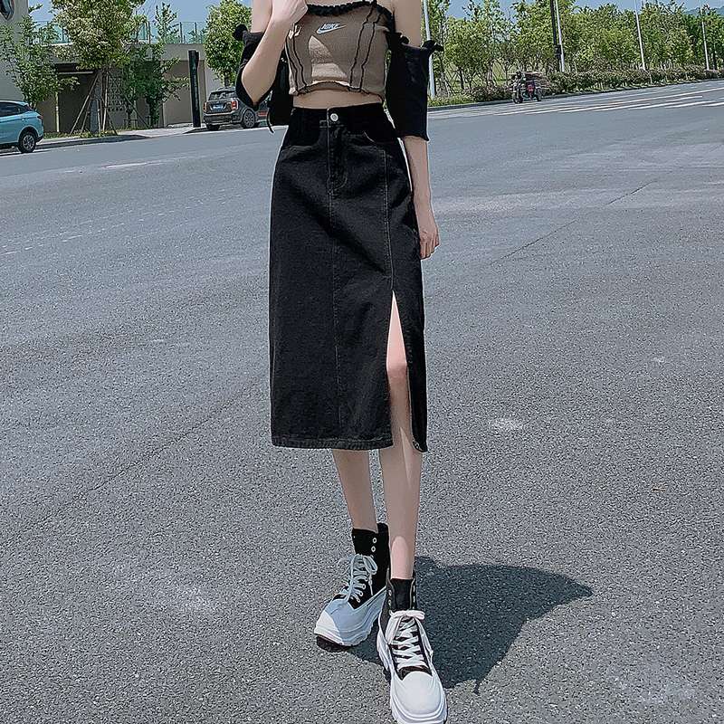 カジュアルスタイル　 スリット入りデニムロングスカート