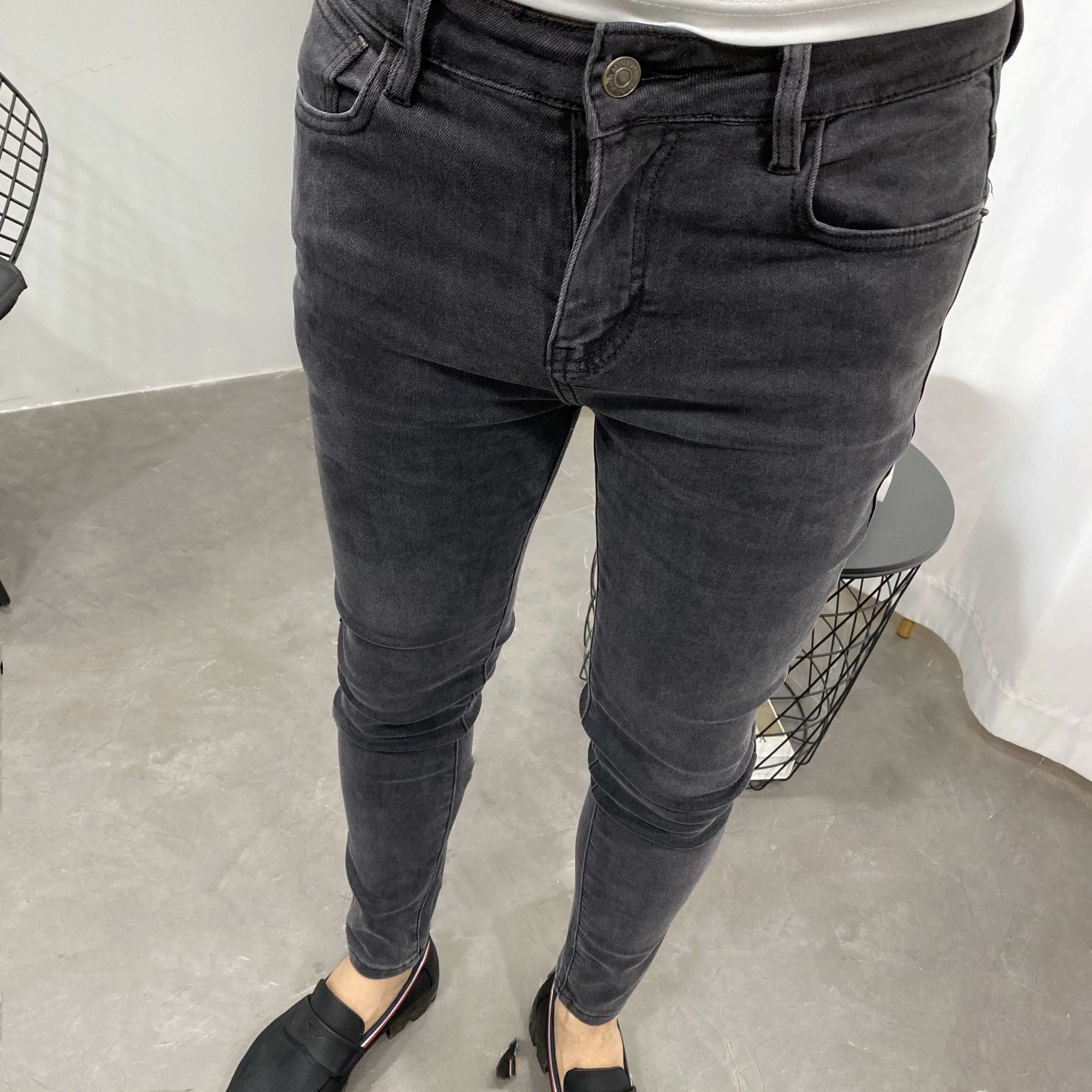 ストリートスタイル スリムフィット チャコールグレー ストレッチデニム