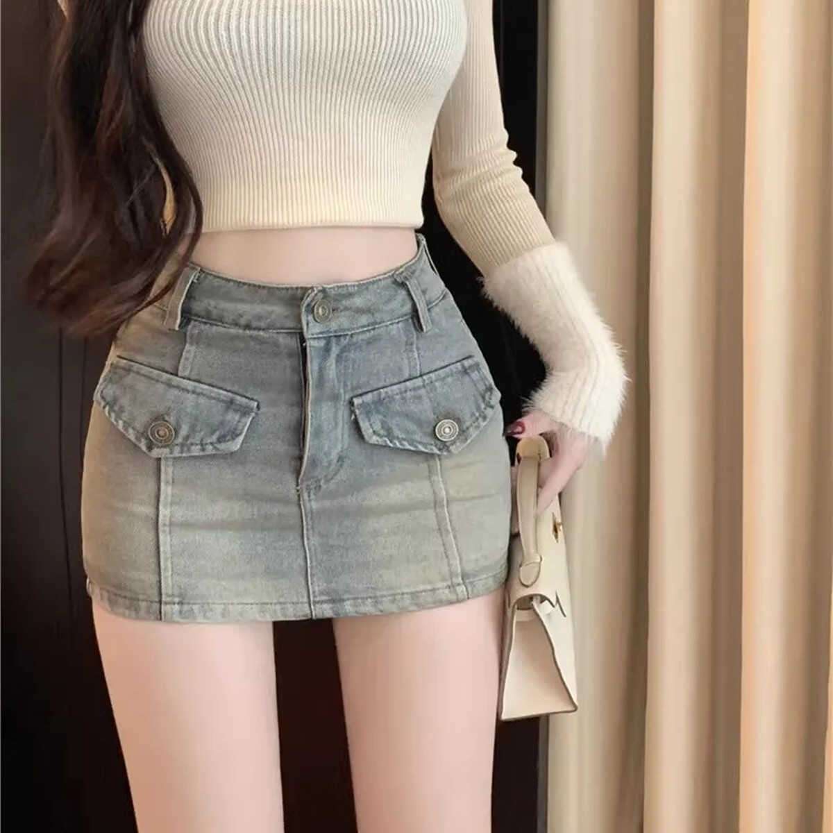 カジュアルスタイル　ミニデニムスカート