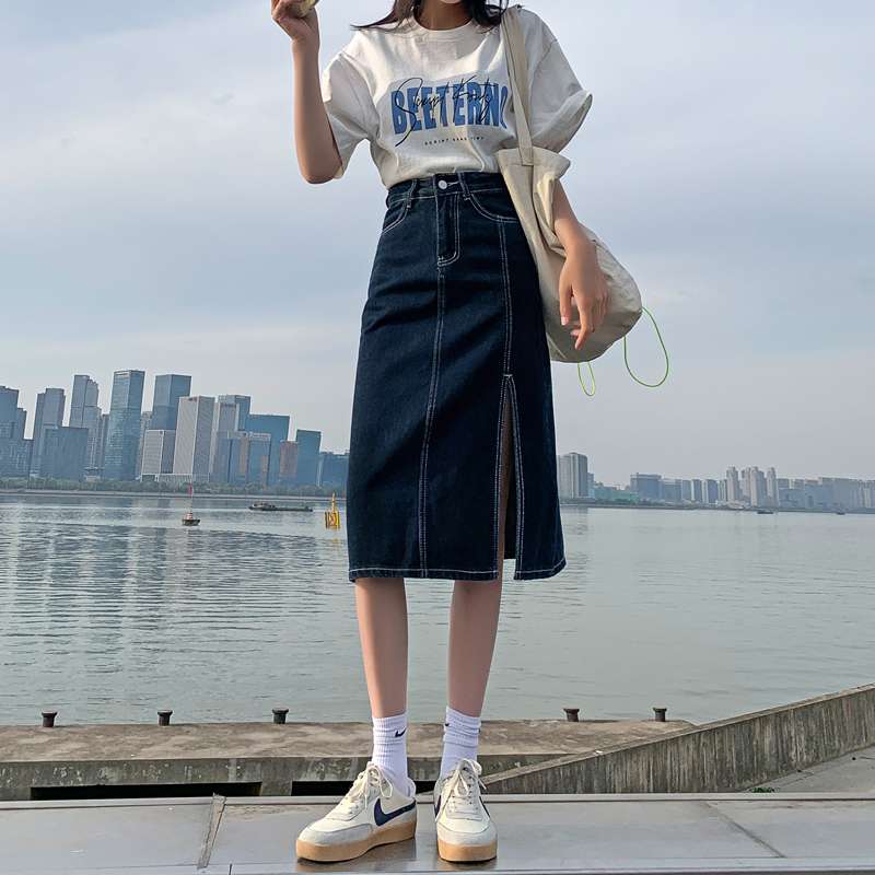 カジュアルスタイル　 スリット入りデニムロングスカート