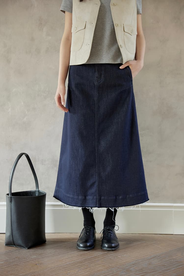 裾ほつれ加工マキシ丈デニムスカート