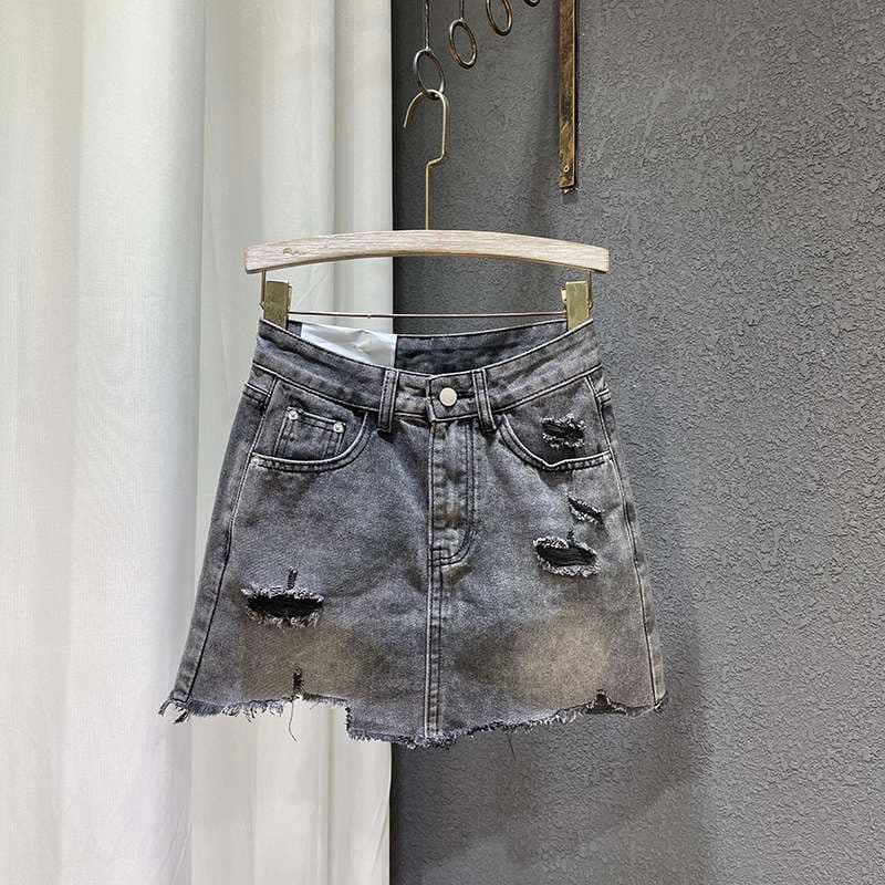 カジュアルスタイル　 ダメージ加工デニムミニスカート