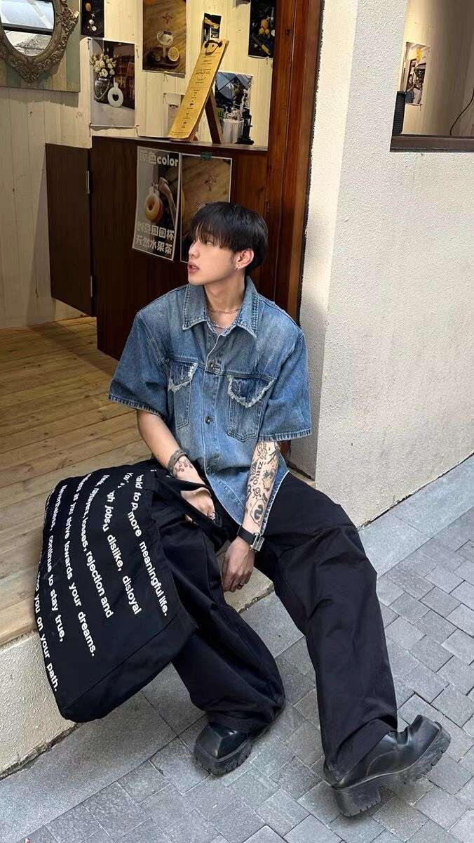 ストリートスタイル オーバーサイズデニムシャツ