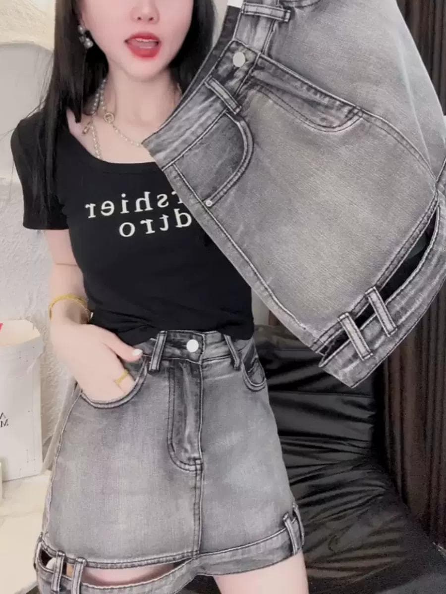 カジュアルスタイル　 デニムカットオフミニスカート