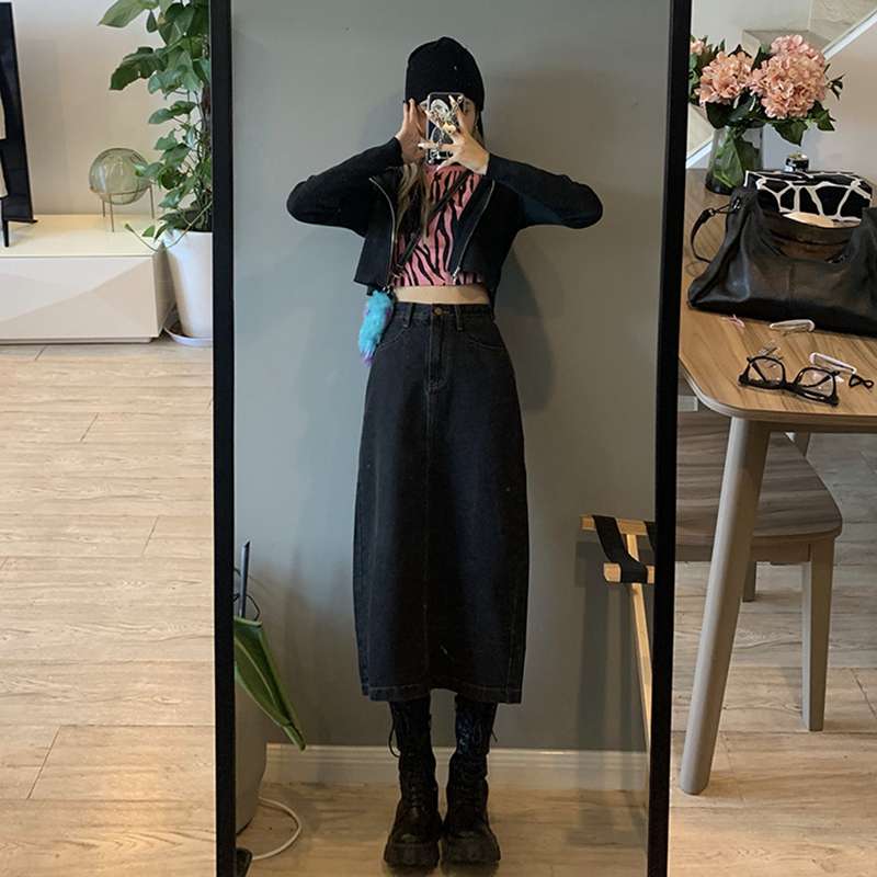 カジュアルスタイル　 デニムマキシスカート ストレートタイトシルエット