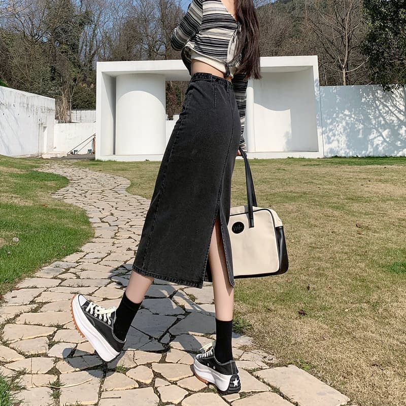 大人女性のための細身ロングデニムスカート